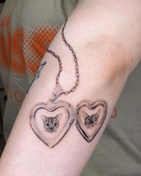 For Katie thank you so much for such a cute custom idea 🐱💝 locket stencilled & freehand chain Currently booking January, booking form via… | Instagram Locket Necklace Tattoo, Tattoos Hawaii, Pendant Tattoo, Heart Locket Tattoo, Cat Portrait Tattoos, Locket Tattoos, Chain Tattoo, Necklace Tattoo, Cute Tats