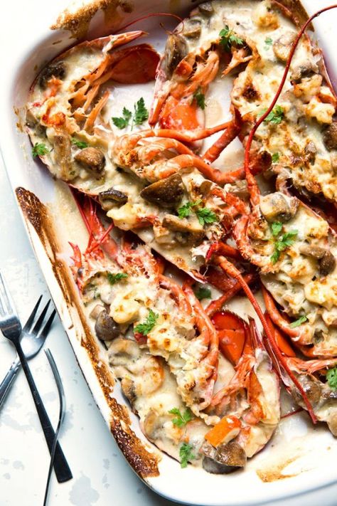 Homard Thermidor Recipe Continental Chicken, Lobster Pie, Seafood Ideas, Meal Plate, Lobster Recipe, Lobster Thermidor, Food Shrimp, Mustard Cream Sauce, Lobster Dishes