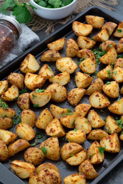 Oven Roasted Potatoes Recipe - Yellow Chili's Oven Roasted Yellow Potatoes, Mini Yellow Potatoes Recipes, Yellow Potato Recipes, Potato Recipes In Oven, Red Roasted Potatoes, Yellow Potatoes Recipes, Roasted Potatoes In Oven, Potatoes In Oven, Roasted Red Potatoes