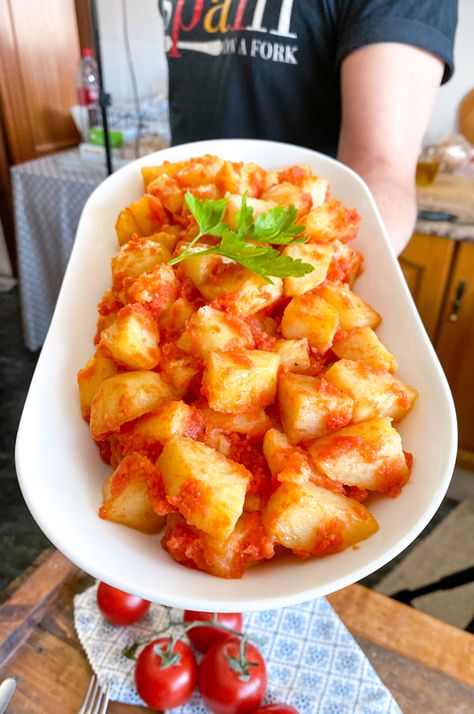 DELICIOUS Melt In Your Mouth Potatoes in a Rich Tomato Sauce Potatoes With Tomato Sauce, Potatoes In Tomato Sauce, Tomato And Potato Recipes, Potato And Tomato Recipes, Tomatoes And Potatoes Recipe, Potato Tomato Recipe, Potato Sauce, Spanish Potatoes, Italian Potatoes