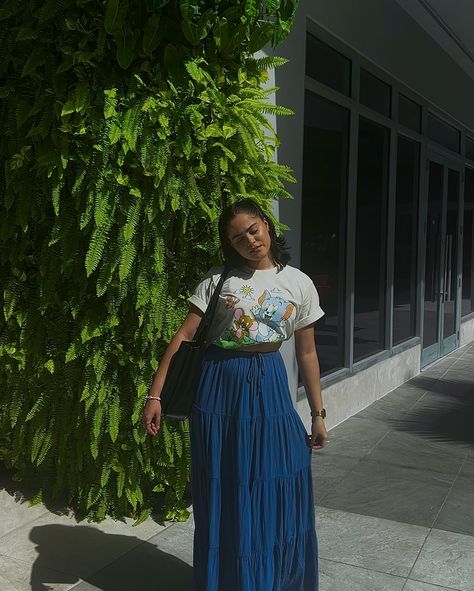 more graphic tees and maxi skirts please ☀️👜🧡 #summerfit #graphictees #maxiskirt #aeriepuertorico #aerie Graphic Tee Outfits, Black Maxi Skirt, Tshirt Outfits, Maxi Skirts, Dream Clothes, Shirt Outfit, Long Skirt, Maxi Skirt, Graphic Tees