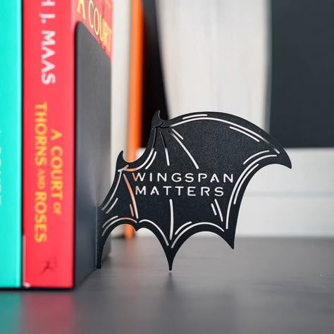 ACOTAR Wingspan Matters Bookends Acotar Wingspan, Acotar Decor, Acotar Merchandise, Diy Laser Engraver, Bookshelf Aesthetic, Book Reader Gifts, Shelf Inspiration, Fantasy Romance Books, Feyre And Rhysand