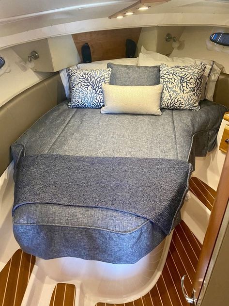 2021 Cutwater 32 CB Topper Sleep System Boat Bed, Boat Living, Fun Throw Pillows, Boats, Custom Made, Sleep, Throw Pillows, Pillows, Bed