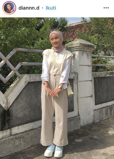 Ootd Vest Hijab Casual, Outfit Bioskop, Ootd Rompi, Casual Hijab Styles, Outfit Kondangan Casual, Street Hijab Fashion, Modern Hijab Fashion, Muslim Outfits Casual, Muslim Fashion Hijab Outfits