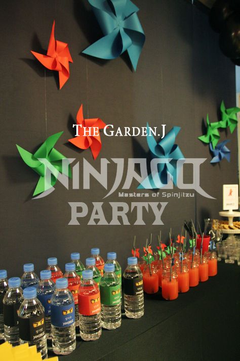 ninjago party - pinwheel decorations! Ninjago Balloon Arch, Ninjago Party Food, Ninjago Decorations, Ninjago Birthday Party Decorations, Ninjago Birthday Decorations, Ninjago Party Decorations, Pinwheel Decorations, Karate Party, Lego Ninjago Party