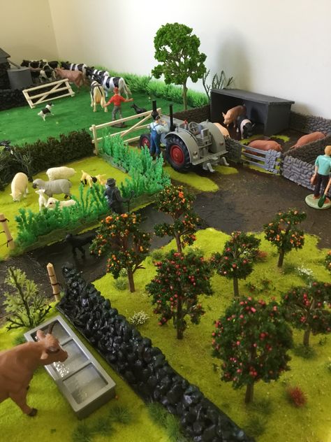 Farm Diorama Ideas For Kids, Farm Toy Display, Miniature Farm, Agriculture Projects, Toy Farm, Big Farm, Janmashtami Decoration, Barn Wood Crafts, Farm Projects