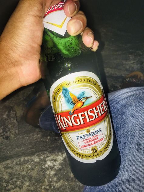 Fake Beer Photo, Fake Beer Snaps, Kingfisher Beer Snap, Beer Bottle Snap, Beer Snapchat Stories, Snapchat Eating, Party Alcoholic Drinks, Daru Bottle Drinks, Beer Pic