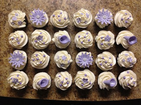 Celebration Of Life Cupcakes, Lilac Cupcakes Lavender, Lavender Butterfly Cupcakes, Lavender Honey Cupcakes, Violet Flower Cupcakes, Lavender Cupcakes, Dessert Cupcakes, Cake Creations, Mini Cupcakes