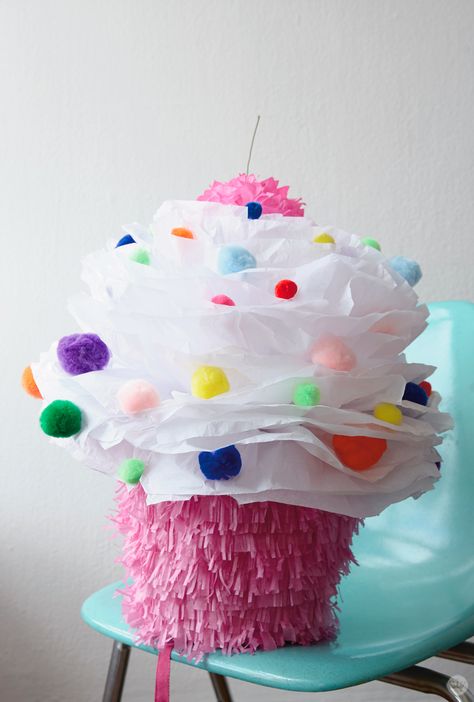 First Birthday Pics, Pinata Cupcakes, Cupcake Party Favors, Birthday Pinata, Cupcake Birthday Party, Piñata Ideas, Mini Pinatas, Diy Pinata, First Birthday Pictures