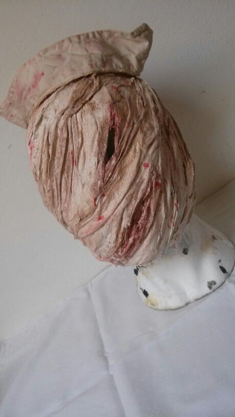 Silent Hill nurse mask, made from chalk and old white cotton fabric Find more on… Silent Hill Nurse Mask Diy, Silent Hill Halloween Costumes, Silent Hill Nurse Mask, Nurse From Silent Hill, Silent Hill Costume, Silent Hill Nurse Costume, Nurse Silent Hill, Roaring 20s Party Outfit, Silent Hill Nurse