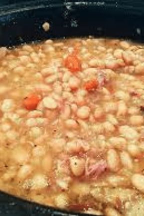 Savory Slow-cooked Northern Beans - Yummy Recipes Recipe For Great Northern Beans, Man Tips, Beans In Crockpot, Farm Recipes, Chicken Bouillon, Pot Dinners, Ham And Beans, Northern Beans, Cooking Dishes