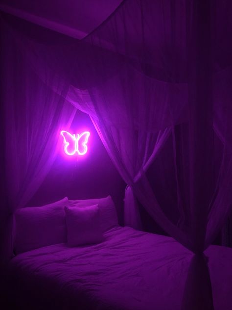 Purple Bed Canopy, Bedroom Wishlist, Purple Bed, Princess Canopy Bed, Princess Canopy, Cute Drawlings, Dark Purple Background, Purple Bedding, Aesthetic Room Ideas