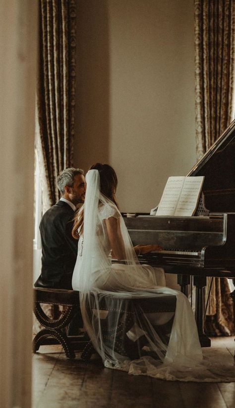 Piano Photoshoot, Prewedding Pose, Perfect Wedding Pictures, Piano Wedding, Wedding Shooting, Korean Wedding Photography, Palace Wedding, Family Wedding Photos, Wedding Portrait Poses