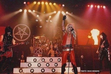 Mötley Crüe #nikkisixx #tommylee #mickmars #vinceneil #mötleycrüe #80smetal #motleycrue Motley Crue Concert, Mick Mars, Vince Neil, 1980s Bands, Motley Crüe, 80s Rock, Live Wire, Nikki Sixx, Axl Rose