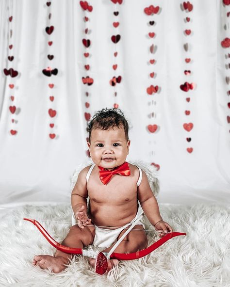 Cupid Birthday Theme, Baby Cupid Photoshoot, Cupid Photoshoot, Monthly Photoshoot, Valentines Photoshoot, Month Pictures, February Baby, Valentine Photo Shoot, 1 Year Birthday