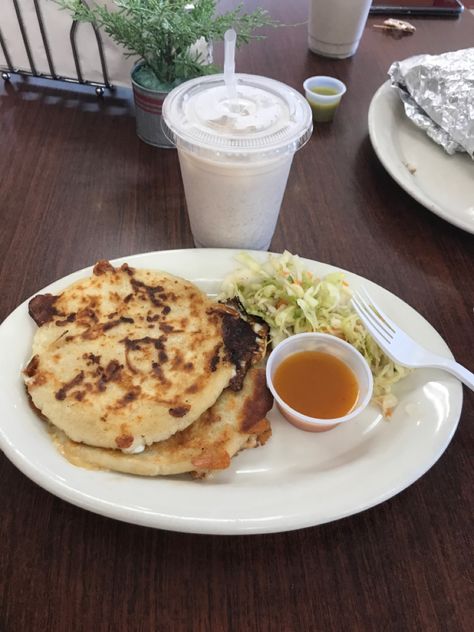 Pupusa Aesthetic, Mexican Dishes Aesthetic, Mexican Breakfast Aesthetic, Pupusas Aesthetic, Hispanic Breakfast, Aesthetic Mexican Food, Hispanic Food Authentic, Latina Summer, Hispanic Aesthetic