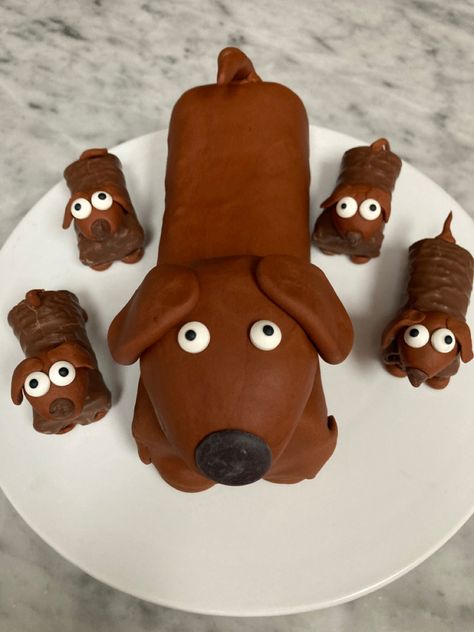 Sausage Dog Birthday Cake, Puppy Birthday Cake For Kids, Sausage Dog Cake, Dogs Cupcakes, Dexter Cake, Puppies Birthday, Dachshund Cake, Puppy Birthday Cakes, Taco Cake