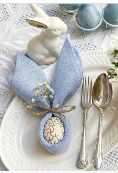 Easter Napkins, Easter Brunch Food, Tafel Decor, Easter Table Settings, Easter Tablescapes, Spring Easter Crafts, Easter Inspiration, Easter Flowers, Home Decoration Ideas