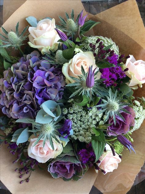 Hydrangea, Ammi, Sweet avalanche roses and Eucalyptus made by Fran Bouquet Champetre, Ornamental Cabbage, A Bouquet Of Flowers, Hydrangea Purple, Flowers Arrangements, Trendy Flowers, Beautiful Flower Arrangements, Deco Floral, Bouquet Of Flowers