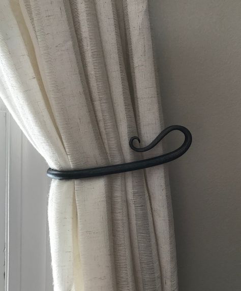 Curtain Tips, Metal Curtain Tie Backs, Curtain Pull Backs, Luxury Drapery, Rope Curtain Tie Back, Curtain Holders, Large Curtains, Different Design Styles, Curtain Holdbacks