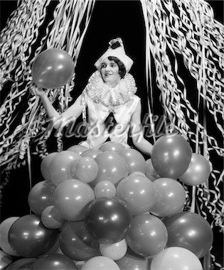 1920's clown woman - Google Search 1920s Halloween Costume, Pierrot Costume, 1920s Halloween, Constance Bennett, Pierrot Clown, Popular Costumes, Classic Halloween Costumes, Boho Mode, Vintage Halloween Costume