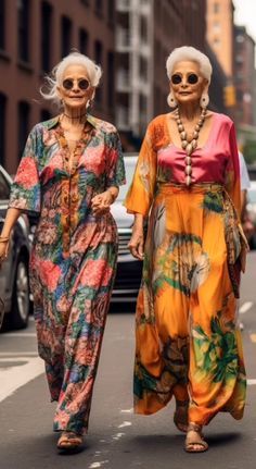 Granny Fashion, Boho Grandma, Boho Wear, 50s Women, Advanced Style, Ageless Style, Fashion Mistakes, Hippie Outfits, Style Mistakes