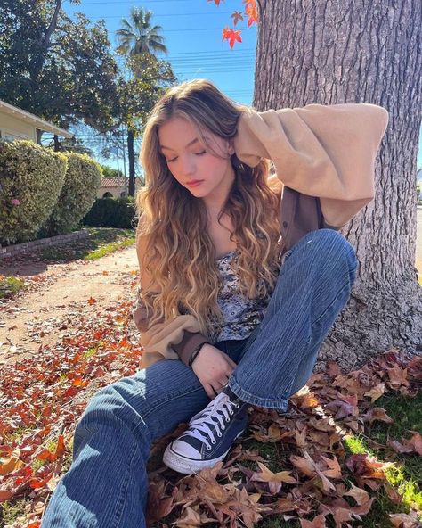 Jayden Bartel, Annie Leblanc Outfits, Julianna Leblanc, Jeans And Converse, Percy Jackson, Cool Style, Books Wattpad, Open Shoulder Tops, Wattpad