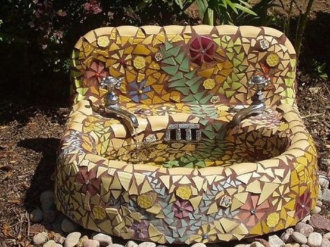 Diy Mosaic Garden, Mosaic Sink, Diy Water Feature, Garden Sink, Old Sink, Bird Bath Garden, Mosaic Stained, Diy Water, Mosaic Garden