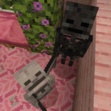 Matching Minecraft Pfp, Creeper And Enderman, Monster School Minecraft, Minecraft Monsters, Pfp Minecraft, Goth Bed, Minecraft Skeleton, Monster School, Silly Games