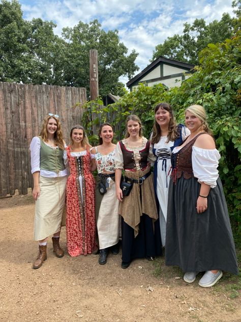 Medieval Party Outfit, Renicansse Fair Outfits, Ren Fest Outfits, Lotr Party, Faire Outfit, Larp Inspiration, Peasant Costume, Renn Faire, Fair Outfit