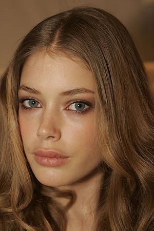 Faces So Beautiful It Hurts - Doutzen Kroes list Runway Beauty, Doutzen Kroes, Nose Job, Model Aesthetic, Modeling Career, Dark Blonde, Professional Fashion, Natural Makeup Looks, Prom Makeup