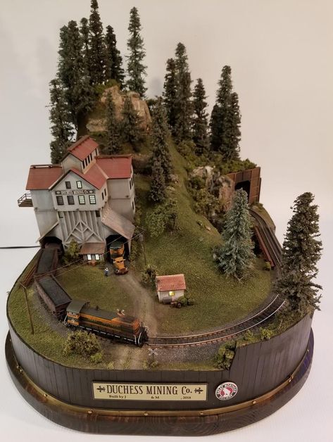 The Duchess Mining Company - Great Northern Inspired N Scale Micro Layout - Album on Imgur Z Scale Trains, N Scale Train Layout, N Scale Layouts, N Scale Model Trains, Cabinet Diy, Model Village, Train Miniature, N Scale Trains, Model Train Sets