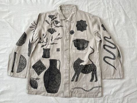 Printmaking On Fabric, Painting Clothing, Painted Shirt, Wearable Art Clothing, Conversational Prints, 일본 패션, Textile Print, Painted Clothes, Mode Inspo