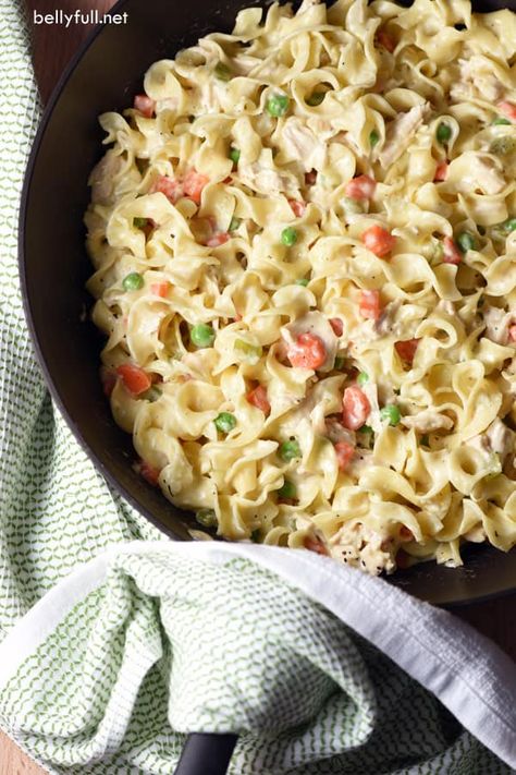 This Chicken Pot Pie Noodle Skillet recipe is classic chicken pot pie transformed into a skillet dish with noodles instead of a crust. Easy delicious weeknight meal the whole family will love, even those picky eaters! #chickenpotpie #chickenpotpienoodles #comfortfoods Chicken Pot Pie Noodle Skillet, Frozen Egg Noodles, Tuna Noodle Casserole Easy, Chicken And Noodles, Noodle Casserole Recipes, Tuna Noodle Casserole, Tuna Noodle, Skillet Dishes, Recipe For Chicken