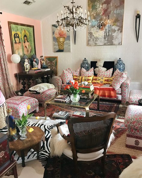 Eclectic Interior Design Vintage, Modern Home Aesthetic, Vintage Eclectic Home, Tattoo Modern, Grand Millennial Style, Different Design Styles, Maximalist Design, Eclectic Interior Design, Modern Nails