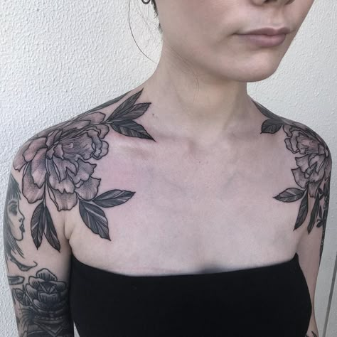 Peonies On Shoulder Tattoo, Peony On Shoulder Tattoo, Peonies Collar Bone Tattoo, Alt Shoulder Tattoo, Shoulder Tattoo Peony, Peonies Tattoo Shoulder, Neo Traditional Shoulder Tattoo, Shoulder Peony Tattoo, Traditional Floral Shoulder Tattoo