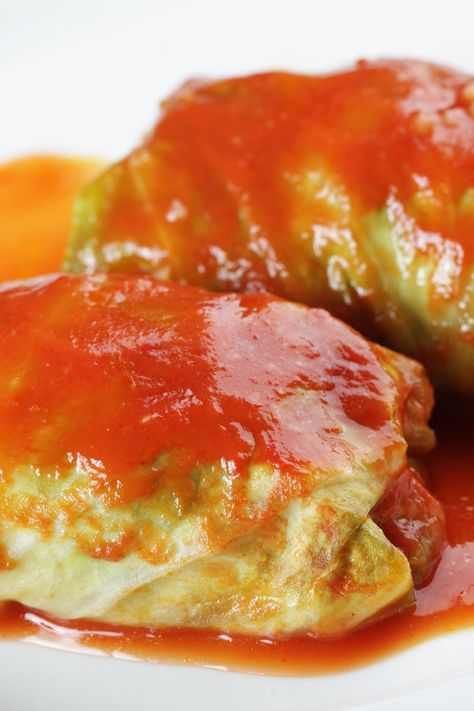 Stuffed Cabbage with tomato sauce Easy Cabbage Recipes, Easy Stuffed Cabbage, Stuffed Cabbage Rolls, Cabbage Rolls Recipe, Stuffed Cabbage, Diner Recept, Amish Recipes, Cabbages, Cabbage Rolls