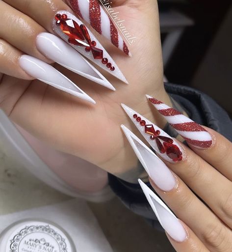 Xmas Stiletto Nails, Christmas Nails Stilleto Shape, Christmas Nails 2023 Stiletto, Christmas Nails Bling Sparkle, Christmas Nails Long Almond, Stilleto Nails Christmas Designs, Christmas Nails Acrylic Stiletto, Christmas Stiletto Nails Winter, Long Almond Christmas Nails