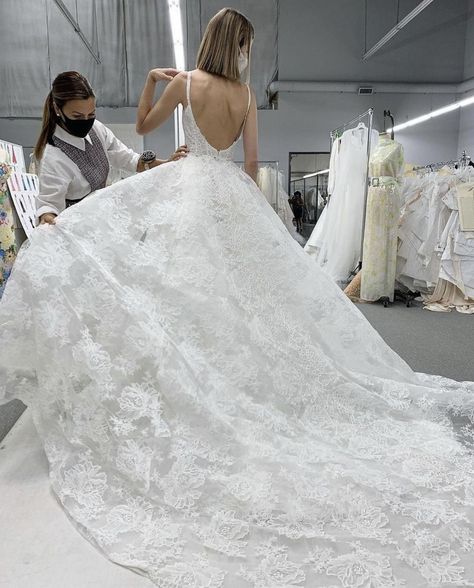 Beautiful Wedding Gowns, Monique Lhuillier, Wedding Inspo, Beautiful Weddings, Strapless Wedding Dress, Big Day, Wedding Gowns, Wedding Dresses Lace, Bts