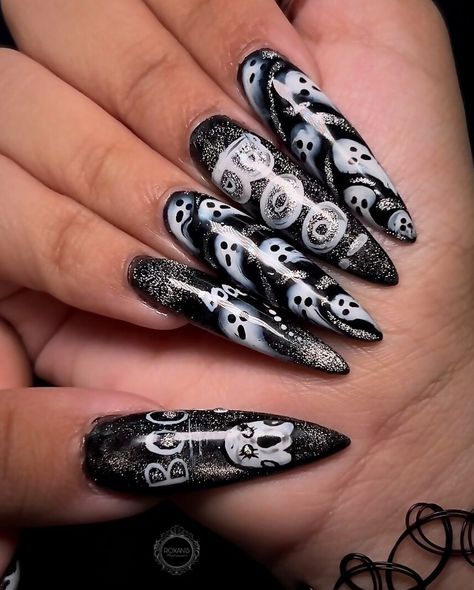 👻 Book your spooky Halloween sets with @roxans_makeovers 🖤✨ - - - #roxansmakeovers #nailinspo #explorepage #halloweennails Spooky Halloween, Halloween Nails, Nail Inspo, Halloween, Quick Saves