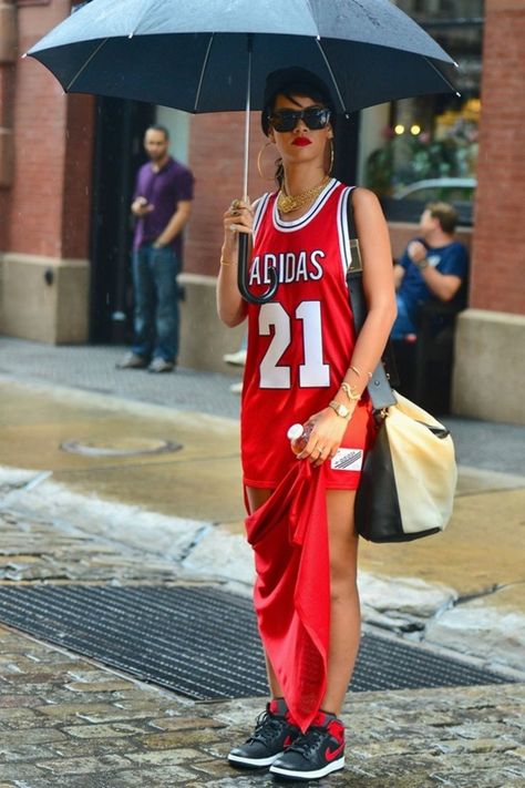 30 Dope Outfits For Girls Moda Dope, Mode Dope, Rihanna Show, Looks Hip Hop, Looks Rihanna, Rihanna Outfits, Urban Apparel, Rihanna Style, Basketball Clothes