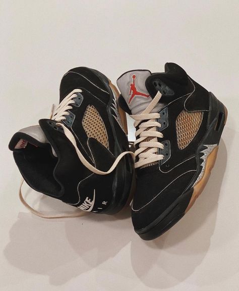 Complex Sneakers on Instagram: “Aged “Metallic” Air Jordan 5s with the MJ lace swap. Do you want this done to your pair? [📸: @andu.c]” Air Shoes, All Nike Shoes, Air Plane, Shoe Wishlist, Fresh Shoes, Hype Shoes, Shoe Inspo, Aesthetic Shoes, Swag Shoes