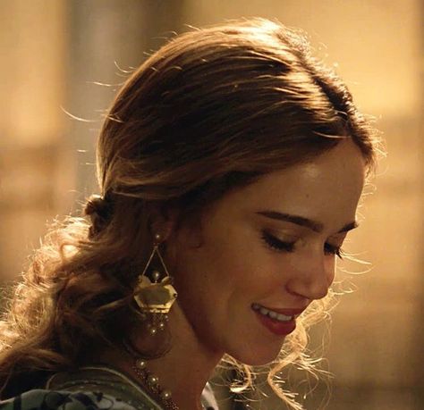 Matilda Anna Ingrid Lutz, Matilda Lutz, Simonetta Vespucci, Medici Masters Of Florence, Light Movie, Medieval Woman, High Fantasy, Fashion Tv, Historical Dresses