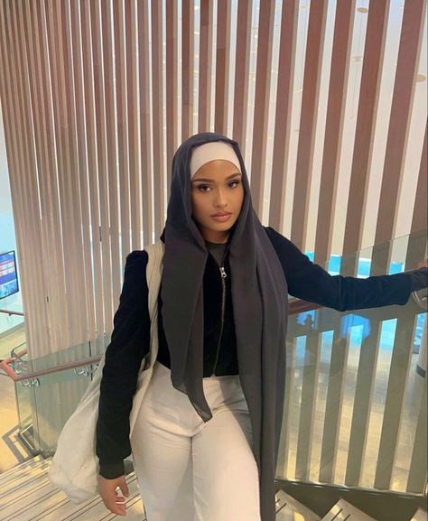 Hijabi outfit ideas Dark Grey Hijab Outfit, Grey Hijab Outfit, Hijabi Outfit Ideas, Grey Hijab, Hijabi Outfit, Modest Clothes, Hijabi Outfits, Hijab Outfit, Modest Outfits