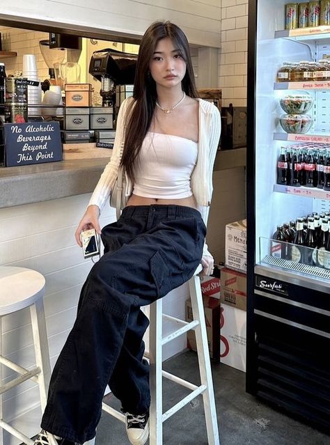 Mall Fits, Mall Outfit Ideas, Selfie Outfits, Korean Style Minimalist, Mall Outfit, Oufits Casual, Downtown Outfits, Korean Casual Outfits, Cute Everyday Outfits