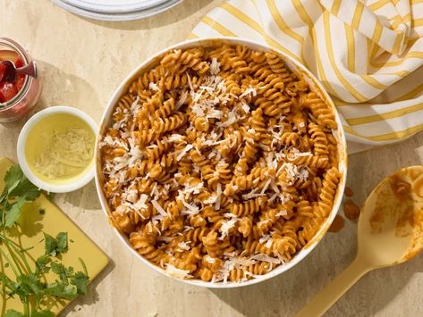 Try this Barilla Protein Pasta recipe for a quick and delicious meal that you’re sure to love. Barilla Protein Pasta, Protein Pasta Recipes, Bell Pepper Sauce, Pepper Sauce Recipe, Roasted Pepper Sauce, Protein Pasta, Rotini Pasta, Bariatric Recipes, Roasted Peppers