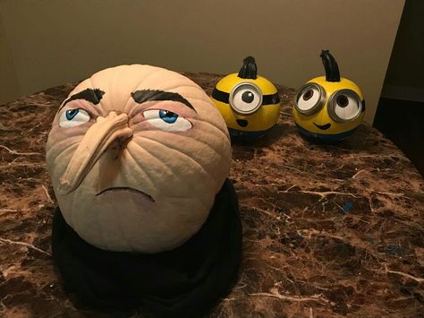 Gru and Minions painted pumpkins. Halloween pumpkins. Cute Painted Pumpkin Ideas, Minion Pumpkin, Halloween Pumpkin Crafts, Creative Pumpkin Painting, Cute Pumpkin Carving, Creative Pumpkin Decorating, Halloween Pumpkin Carving Stencils, Pumpkin Decorating Contest, Creative Pumpkin Carving