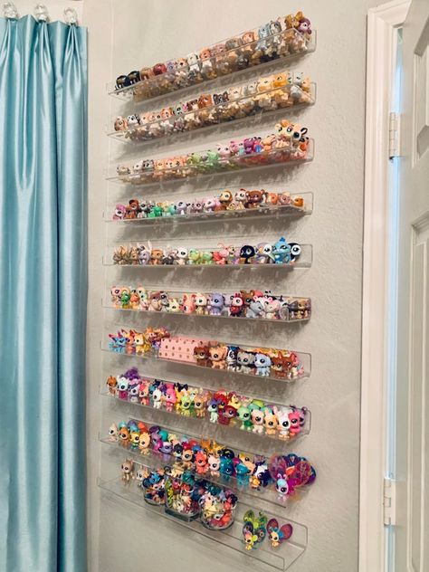 Toy Collection Display, Custom Lps, Lps Toys, Lps Pets, Ikea Shelves, Lps Littlest Pet Shop, Kids Room Organization, Mini Things, Craft Room Organization