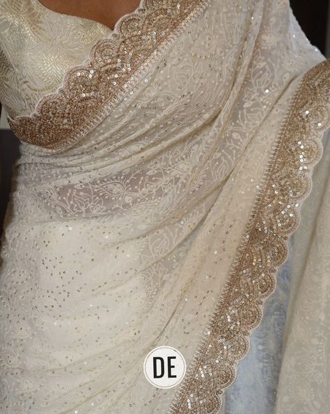 *An adorable chikankari collection with sabyasachi borders in scallop style on pure khaddi georgette silk saree* Pure fabric In elegant pearl white shade Pretty 😍 For ONLY FOR 8000💕💕 Georgette Chikankari Saree, White Saree Embroidery, Sabyasachi Borders, White Chiffon Saree, Sarees Ideas, Lace Designs On Suits, Nikkah Wedding, Georgette Silk Saree, Sabyasachi Sarees