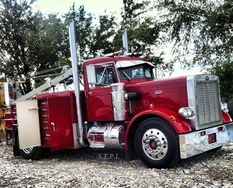 Peterbilt 359 service truck Mechanics Service Truck, Custom Peterbilt, Welding Trucks, Welding Rig, Truck Mechanic, Welding Services, Hot Trucks, Welding Rigs, Service Truck